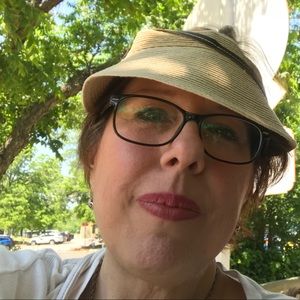 Meet your Posher, Laura